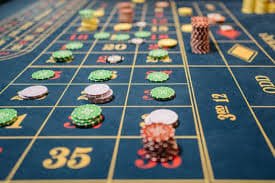 link jualtoto mobile app dashboard showing football, live-dealer, and slot game categories